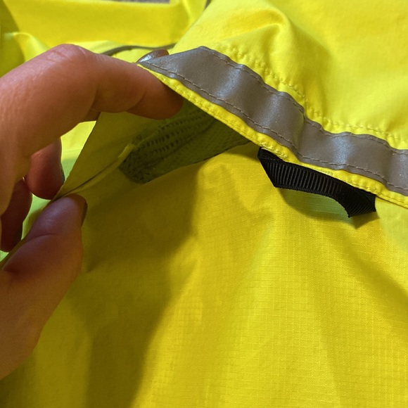 Showers Pass High Visibility Rain Cycling Jacket - Picture 15 of 16